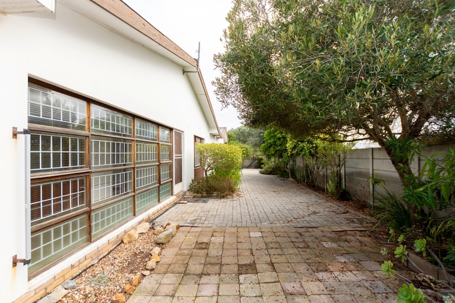 To Let 4 Bedroom Property for Rent in Dwarskersbos Western Cape